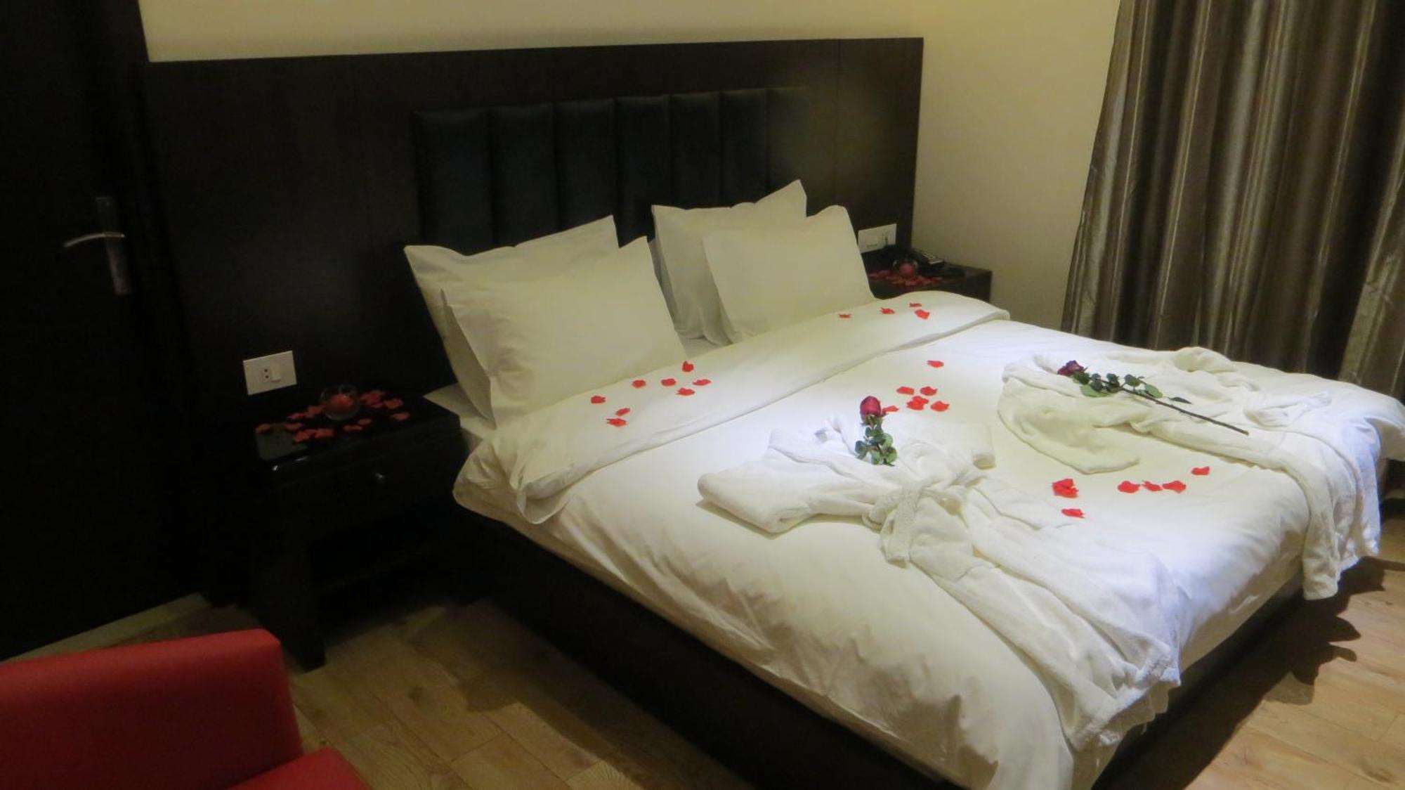 Jounieh Suites Boutique Hotel Luaran gambar